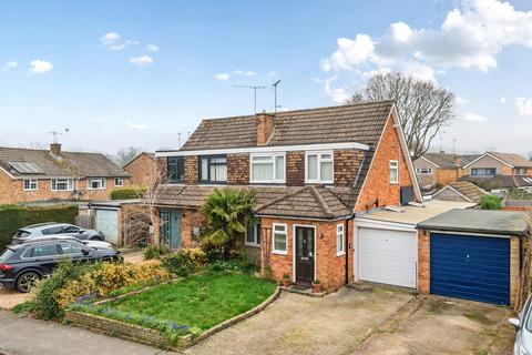 2 bed property, in New Park Road, £475,000