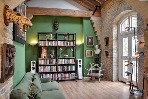 1 bed property, in Building 36, £485,000