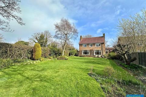 4 bed property, in Victoria Road, £375,000