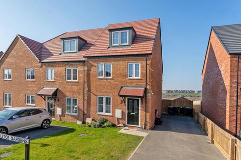3 bed property, in Mistletoe Gardens, £250,000