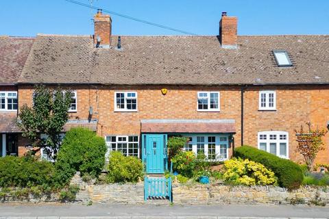 3 bed property, in Main Street, £400,000