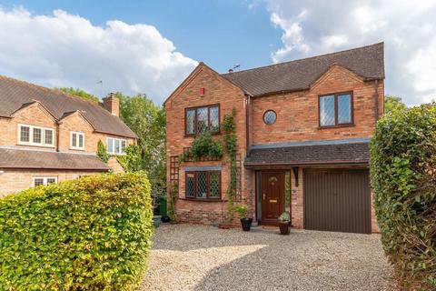 4 bed property, in The Close, £475,000