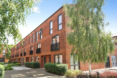 3 bed property, in Friars Orchard, £190,000