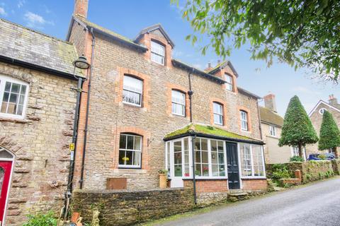 3 bed property, in Gold Street, £340,000