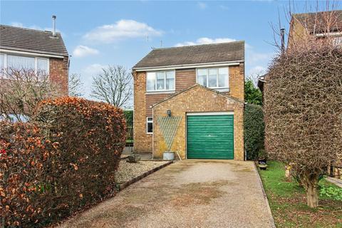 4 bed property, in Farnham Croft, £340,000