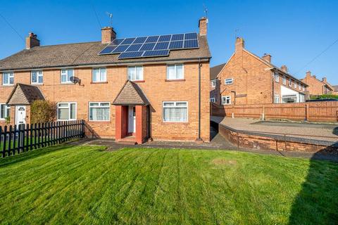 3 bed property, in Hamlet Road, £220,000