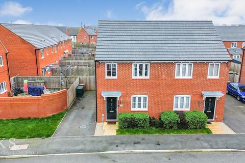3 bed property, in Balmoral Way, £240,000