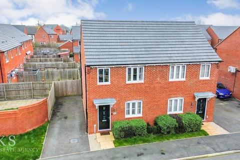 3 bed property, in Balmoral Way, £230,000
