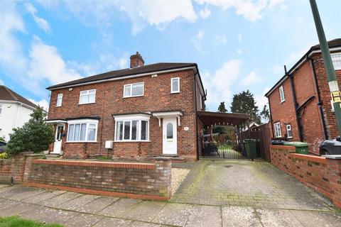 2 bed property, in Drew Avenue, £145,000