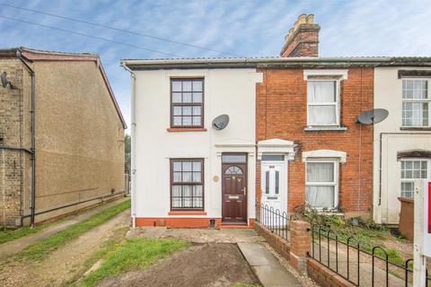 2 bed property, in Derby Road, £200,000