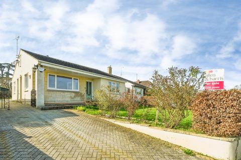 3 bed property, in Long Ridings, £450,000