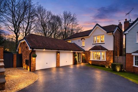 4 bed property, in Kendall Close, £365,000