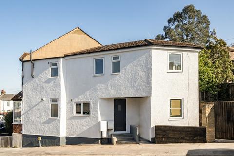 2 bed property, in Hythe Road, £350,000