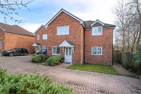 3 bed property, in Pentney Close, £575,000