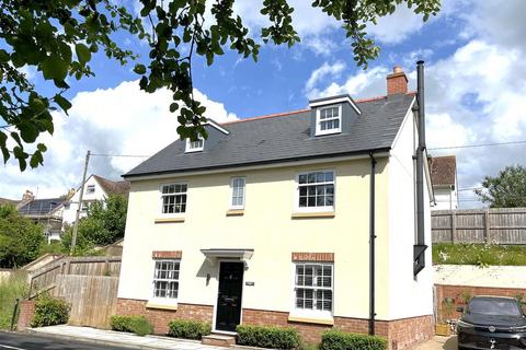 4 bed property, in Salisbury SP3, £499,950