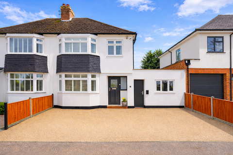 3 bed property, in Bramble Road, £700,000