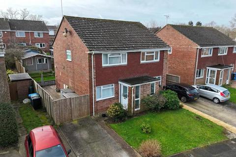 2 bed property, in Cockerell Close, £315,000