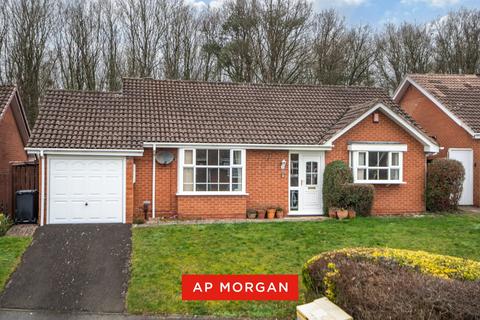 2 bed property, in Wordsley Close, £375,000