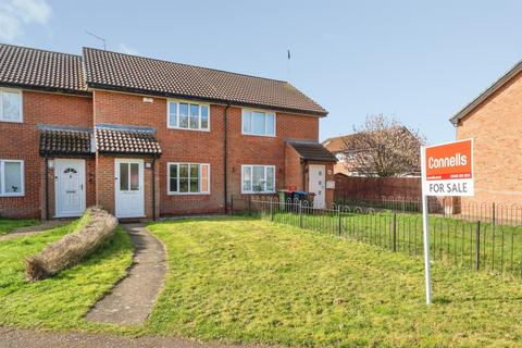 2 bed property, in Waterlow Close, £279,000