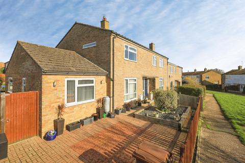 3 bed property, in Dacre Park, £270,000