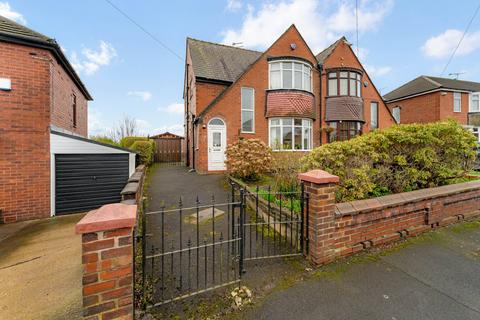 3 bed property, in Hillcrest Road, £310,000