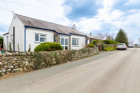 2 bed property, in Llanddeiniolen, £265,000