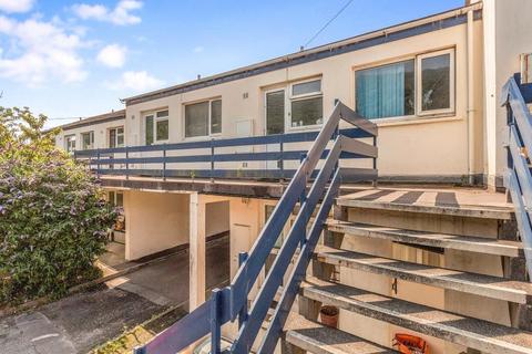 2 bed property, in Greenfield Terrace, £90,000