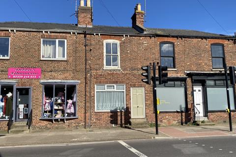 2 bed property, in High Street, £99,950