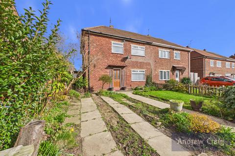 3 bed property, in Queens Crescent, £165,000