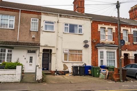 2 bed property, in Park Street, £40,000