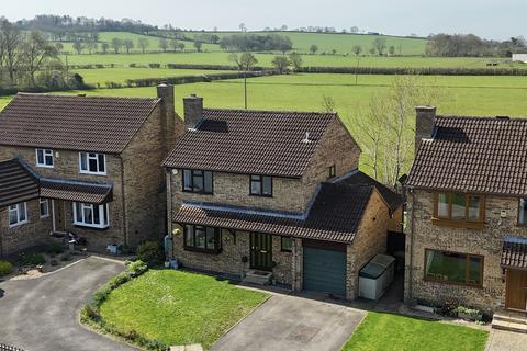 4 bed property, in Westacre, £425,000