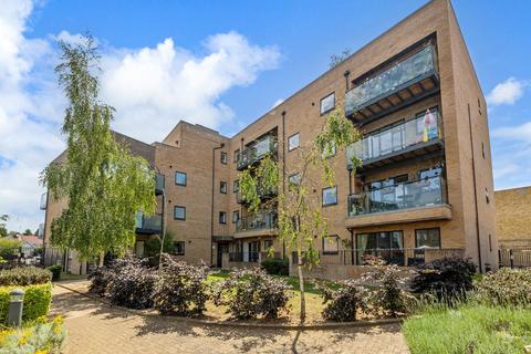 2 bed property, in Bruce Grove, £375,000