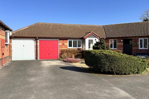 3 bed property, in Holmefield, £230,000