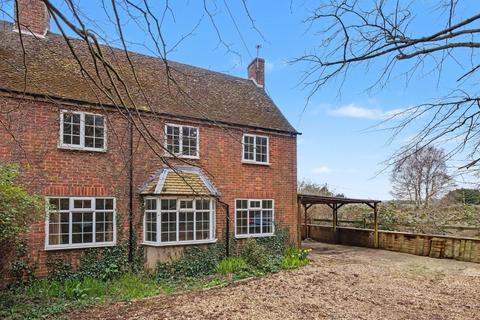 1 bed property, in Lower Road, £450,000