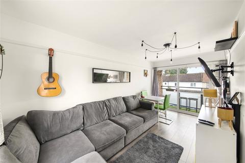 2 bed property, in Nursery Waye, £335,000