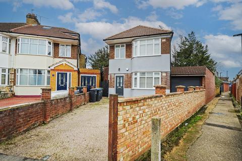 3 bed property, in Colvin Gardens, £675,000