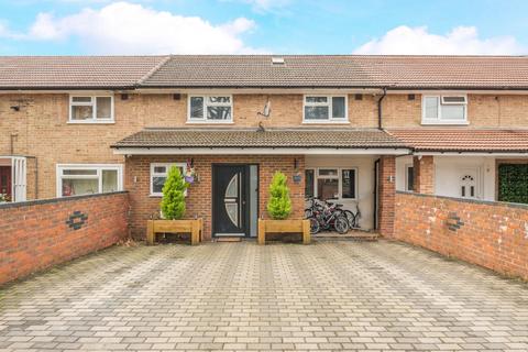 4 bed property, in Woking, £550,000