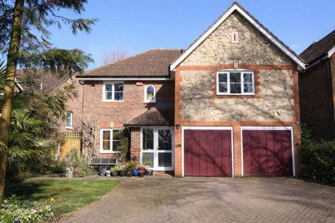 5 bed property, in St. Francis Close, £700,000