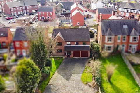 4 bed property, in Landor House, £500,000