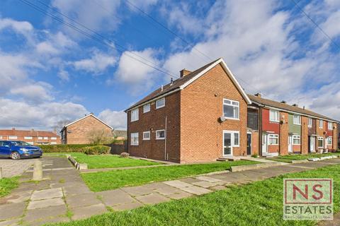 2 bed property, in Selkirk Close, £70,000