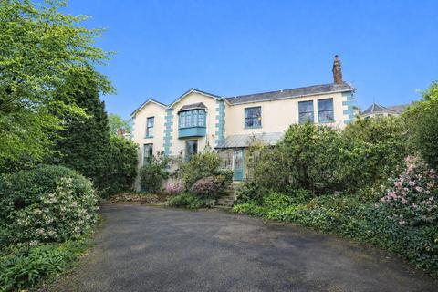7 bed property, in Orchard Hill, £750,000