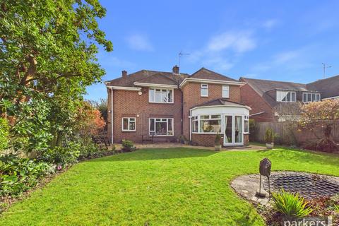 3 bed property, in Old Bath Road, £950,000