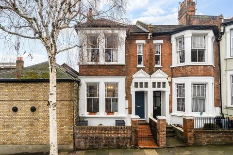 1 bed property, in Garfield Road, £500,000
