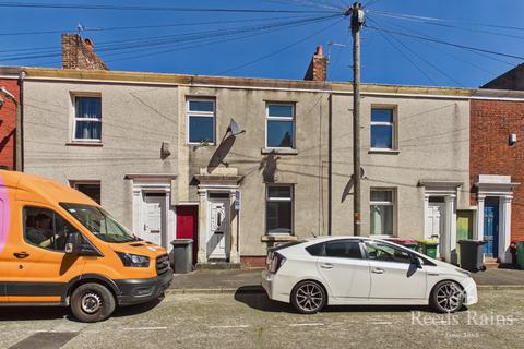 3 bed property, in Holstein Street, £100,000