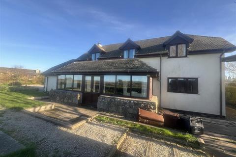 3 bed property, in The Green, £495,000