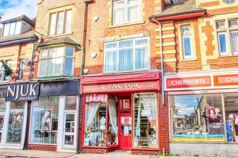 1 bed property, in Mill Street, £260,000