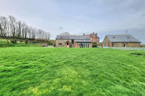 3 bed property, in Boyton, £525,000
