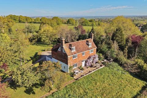 5 bed property, in Stone In Oxney, £1,500,000