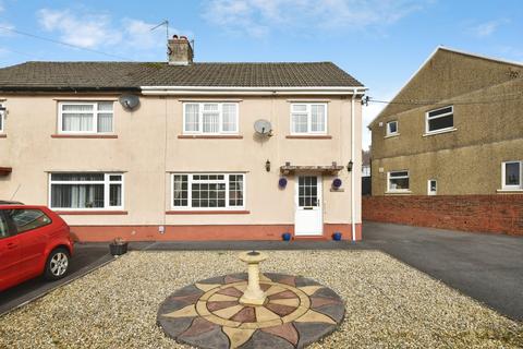 3 bed property, in Arfryn, £155,000