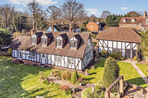6 bed property, in Ashford Road, £900,000